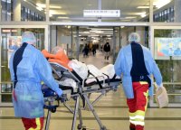 Bild: Der niederländische Patient wurde heute gegen 14.30 Uhr aus dem Bergmannsheil entlassen und in seine Heimat überführt. Bildnachweis: Bergmannsheil