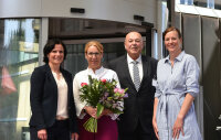 Bild 1, v.l.: Dr. Tina Groll (Geschäftsführerin), Katja van Bracht (Pflegedirektorin), Prof. Dr. Reinhold A. Laun (Ärztlicher Direktor) und Anne Elvering (Kaufmännische Direktorin). Bildnachweis: BG Universitätsklinikum Bergmannsheil