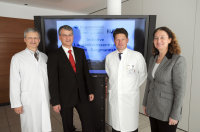 V.l.n.r.: Prof. Dr. Irenäus A. Adamietz (Universitätsklinik St. Josef-Hospital), Prof. Dr. Jürgen Behr, Prof. Dr. Justus T. Strauch und PD Dr. Andrea Koch (BG Universitätsklinik Bergmannsheil) - Bild: V. Daum / Bergmannsheil
