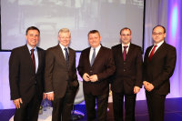 V.l.: Dr. Joachim Breuer (DGUV), Dr. Rolf Schönewerk (Aufsichtsratsvorsitzender), Bundesgesundheitsminister Hermann Gröhe, Johannes Schmitz (Geschäftsführer), Prof. Dr. T. Schildhauer (Ärztlicher Direktor) - Bild: D. Pfennigwerth / Bergmannsheil