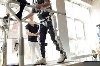 Bewegungstraining mit dem Roboteranzug HAL – Bildnachweis: Jan Pauls