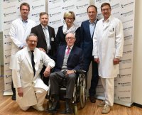 V.l.: Prof. Dr. Christoph Clemen, Prof. Dr. Martin Tegenthoff, Ralf Wenzel, Irmgard Heimer, Siegfried Heimer, Andreas Heimer und Prof. Dr. Matthias Vorgerd - Bild: Volker Daum/Bergmannsheil