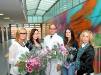 Bild (v.l.): Romina Drews, Yvonne Ramm, Professor Dr. Thomas A. Schildhauer (Ärztlicher Ausbilder), Patricia Pach, Sabine Slavik (Leitung MFA-Ausbildung) – Bildnachweis: D. Wagner/Bergmannsheil