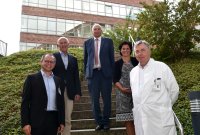 Prof. Dr. Harald Klein (Mitte) und die Rednerinnen und Redner bei seiner Abschiedsveranstaltung (von links): Prof. Dr. Thomas Auhuber (Medizinischer Direktor), Prof. Dr. Volkmar Nicolas (Direktor Radiologie), Dr. Tina Groll (Geschäftsführerin), Prof. Dr. Andreas Mügge (Direktor Kardiologie/Angiologie) - Bildnachweis: R. Jopp, Bergmannsheil