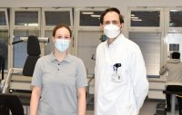 Bild: Bea Burke, Gesamtleitung Therapiebereiche, und Dr. Sven Jung, Chefarzt der Abteilung für BG Rehabilitation. Bildnachweis: Melina Kalwey, Bergmannsheil