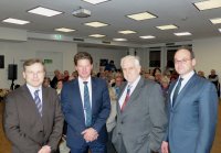 Ralf Wenzel (Geschäftsführer des Bergmannsheil), Prof. Dr. Justus Strauch (Direktor der Herz- und Thoraxchirurgie), Prof. Dr. Axel Laczkovics (ehem. Direktor der Herz- und Thoraxchirurgie) und Prof. Dr. Thomas A. Schildhauer (Ärztlicher Direktor des Bergmannsheil) - Bildnachweis: Bergmannsheil