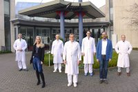 Gemeinsame Rundumversorgung von Erwachsenen mit angeborenen Herzfehlern am HDZ NRW, Bad Oeynhausen: (v.l) Prof. Dr. Stephan Schubert, Dr. Karin Overlack, Prof. Dr. Eugen Sandica, Prof. Dr. Jan Gummert, Prof. Dr. Volker Rudolph, Oliver Eickhoff und Prof. Dr. Philipp Sommer (Foto: Marcel Mompour).