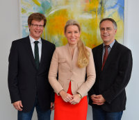 HDZ-Geschäftsführerin Dr. Karin Overlack mit Prof. Dr. Jens Dreier (l.) und Prof. Dr. Oliver Lindner (r.) (Foto Armin Kühn).