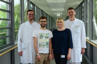 Wissenschaftliches Quartett: (v.l.) Dr. Thomas Bitter, Florian Schindhelm, Vanessa Rubesch-Kütemeyer und Privatdozent Dr. Georg Nölker im Herz- und Diabeteszentrum NRW, Bad Oeynhausen (Foto Armin Kühn).