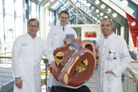 Gemeinsam gegen die Herzschwäche: Die Klinikdirektoren (v.l.) Prof. Dr. Jan Gummert, Prof. Dr. Volker Rudolph und Prof. Dr. Philipp Sommer haben das Herzinsuffizienz-Zentrum am HDZ NRW neu aufgestellt (Marcel Mompour).