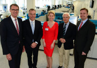 Eröffnung der Hybrid-Laboranlage im HDZ NRW: (v.l.) Prof. Dr. Joachim Noldus (Prodekan Medizinische Fakultät der Ruhr-Universität Bochum), Prof. Dr. Cornelius Knabbe (Direktor Institut für Laboratoriums- und Transfusionsmedizin im HDZ NRW), Dr. Karin Overlack (Geschäftsführerin HDZ NRW), Festredner Prof. Dr. Dr. h.c. Michael Oellerich (Direktor der Abteilung für Klinische Chemie, Georg August Universität Göttingen), Stefan Boll (Geschäftsführer Abbott GmbH&Co.KG)(Foto Armin Kühn).