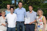 Stellvertretend für die Kardiologie am Herz- und Diabeteszentrum NRW haben sie auf dem Sommerfest in Minden den „Preis der Lehre OWL 2018/2019“ entgegegenommen: (v.l.) Astrid Kleemeyer (wissenschaftliche Koordinatorin) und die Kardiologen PD Dr. Henrik Fox, Dr. Muhammed Gerçek, Prof. Dr. Volker Rudolph, PD Dr. Christian Sohns, Prof. Dr. Cornelia Piper (Foto: Marcel Mompour).