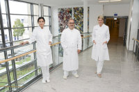 Ansprechpartner der Anästhesie für speziellen Herzultraschall im HDZ NRW: (v.l.) Doctor-medic Ioana Maria Belciu, Ninos George und Prof. Dr. Vera von Dossow. (Foto Marcel Mompour)