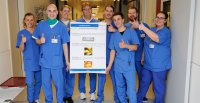 Teamgeist: Die „One-Miniute-Wonder“-Beauftragten Mitabeiter der Gesundheits- und Krankenpflege im HDZ NRW: (v.l.) Katharina Wiegmann, Lars Krüger, Varinia Delskamp, Jens Mosel, Thomas Mannebach, Andrè Ramos y Soto, Alexander Dick, Andrea Mühring (Foto: Armin Kühn).