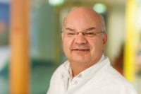 Prof. Dr. med. Deniz Kececioglu, Chefarzt der Kinderkardiologie im Kinderherzzentrum und Zentrum für angeborene Herzfehler im Herz- und Diabeteszentrum NRW, Bad Oeynhausen (Foto Peter Hübbe).