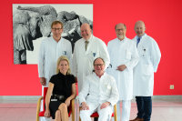 Die Besten: Geschäftsführerin Dr. Karin Overlack gratuliert fünf HDZ-Spezialisten zu ihrer Auszeichnung: (v.l.) Prof. Dr. Jan Gummert, Prof. Dr. Dr. h.c. Diethelm Tschöpe, Prof. Dr. Dieter Horstkotte, Dr. Siegfried Eckert, Dr. Johannes Steinhard (Foto Armin Kühn).