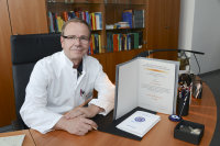 Prof. Dr. Uwe Schirmer, Chefarzt der Anästhesiologie im Herz- und Diabeteszentrum NRW, Bad Oeynhausen (Foto Armin Kühn).