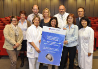 Die Referenten der Fortbildungsveranstaltung (v.l.n.r.): Maria Blank von Covidien Deutschland GmbH zusammen mit den Referenten vom HDZ NRW: Anja Kleine, Dr. med. Jan Körfer, Susanne Thiele, Ines Haubrock, Jutta Tewesmeier, Prof. Dr. med. Wolfgang Burchert, Dr. med. Annett Kammeier, PH Dr. med. Oliver Lindner und Dr. med Young Hee Lee-Barkey (Foto Armin Kühn).