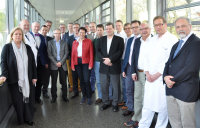 Der Ärztliche Direktor des Herz- und Diabeteszentrums NRW in Bad Oeynhausen, Prof. Dr. Jan Gummert (2. v. r.) hat seine chefärztlichen Kollegen des neuen OWL-Universitätsklinikverbunds eingeladen. Die Inhalte der medizinschen Lehre werden gemeinsam abgestimmt, um ab 2016 optimale Lernbedingungen für die Medizinstudenten in Ostwestfalen-Lippe zu schaffen (Foto: Anna Reiss).