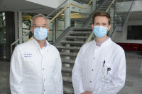 Prof. Dr. Cornelius Knabbe (l.) und Oberarzt dr. Attila Mandl (Foto Marcel Mompour).