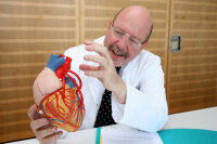 Nach 20 Jahren endet die Klinikleitung von Prof. Dr. med. Dr. h.c. Diethelm Tschöpe als Direktor des Diabeteszentrums am HDZ NRW (Foto: Katrin Hertrampf).