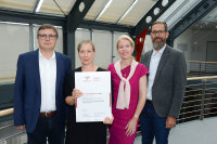 Stehen für konstant familienfreundliche Personalpolitik im HDZ NRW: (v.l.) Thomas Klappauf, Dr. Swantje Tenge, Dr. Karin Overlack und Oliver Eickhoff (Foto: Marcel Mompour).