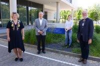 Ostwestfälische Forschungskooperation: (v.l.) Prof. Dr. Barbara Kaltschmidt, Prof. Dr. Cornelius Knabbe, Anna Höving und Prof. Dr. Christian Kaltschmidt (Foto Marcel Mompour).
