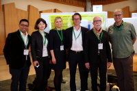 Erfolgreiche Vertreter auf dem Wissenschaftskongress Europrevent: (v.l.) Madan Poudel, Dr. Joanna Gilis-Januszewski, Regine Gottfried-Kwasniok, Dr. Marcus Möllenberg (Kardiologe, ehem. HDZ NRW), Dr. Klaus-Peter Mellwig, Andreas Fründ (Leiter der Physiotherapie im HDZ NRW) (Foto GONCOM).
