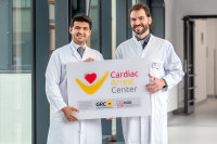 (v.r.): Dr. med. Polykarpos Christos Patsalis, Leiter des Cardiac Arrest Centers, und sein Vertreter Dr. med. Obayda Azizy (v.r.): Dr. med. Polykarpos Christos Patsalis, Leiter des Cardiac Arrest Centers, und sein Vertreter Dr. med. Obayda Azizy