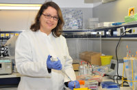 Dr. rer. nat. Sandra Kühn bei der Erforschung der Mikrogliazellen