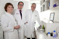 Das Forscherteam am Knappschaftskrankenhaus (v.l.): Dr. Susanne Klein-Scory, Dr. Alexander Baraniskin und Prof. Dr. Wolff Schmiegel Das Forscherteam am Knappschaftskrankenhaus (v.l.): Dr. Susanne Klein-Scory, Dr. Alexander Baraniskin und Prof. Dr. Wolff Schmiegel