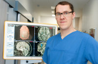 PD Dr. Marec von Lehe ist Oberarzt in der Klinik für Neurochirurgie und Spezialist für Epilepsiechirurgie PD Dr. Marec von Lehe ist Oberarzt in der Klinik für Neurochirurgie und Spezialist für Epilepsiechirurgie