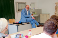 SPD-Politiker Axel Schäfer stellte sich den Fragen der Krankenpflegeschüler SPD-Politiker Axel Schäfer stellte sich den Fragen der Krankenpflegeschüler