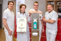 Hygieneabteilung des Universitätsklinikums Knappschaftskrankenhaus Bochum (v.l. Martin Niebius, Dr. Christina Schulze, Lenard Ries, Michael Bosmanns) Hygieneabteilung des Universitätsklinikums Knappschaftskrankenhaus Bochum (v.l. Martin Niebius, Dr. Christina Schulze, Lenard Ries, Michael Bosmanns)