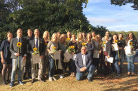 (v.li.) 1. Reihe: Lenard Bücker, Frederik Jorg, Anna Vöhringer, Natalie Kappes, Katharina Rudolph, Jacqueline Schöneck, Annalena Wertz, Marie Cappus, Lisa Koslowski, Anna-Lena Maier, Hannah Nolte; 2. Reihe: Stellv. Schulleiterin Melanie Abbing, Dominik Stratmann, May Britt Kaiser, Julia Ogrodowczyk, Lina Morgenstern, Jessica Hampel, Sophie Bethke, Marcel Bittcher, Anica Gursky; vorn: Kursleiter Martin Lengersdorff (v.li.) 1. Reihe: Lenard Bücker, Frederik Jorg, Anna Vöhringer, Natalie Kappes, Katharina Rudolph, Jacqueline Schöneck, Annalena Wertz, Marie Cappus, Lisa Koslowski, Anna-Lena Maier, Hannah Nolte; 2. Reihe: Stellv. Schulleiterin Melanie Abbing, Dominik Stratmann, May Britt Kaiser, Julia Ogrodowczyk, Lina Morgenstern, Jessica Hampel, Sophie Bethke, Marcel Bittcher, Anica Gursky; vorn: Kursleiter Martin Lengersdorff